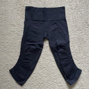 Lululemon In The Flow crop, RARE, size 2, gray